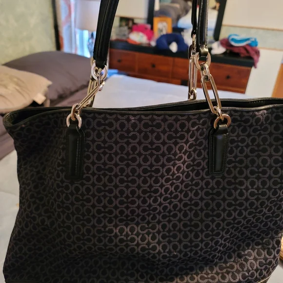 Purses - Picture 4 of 5